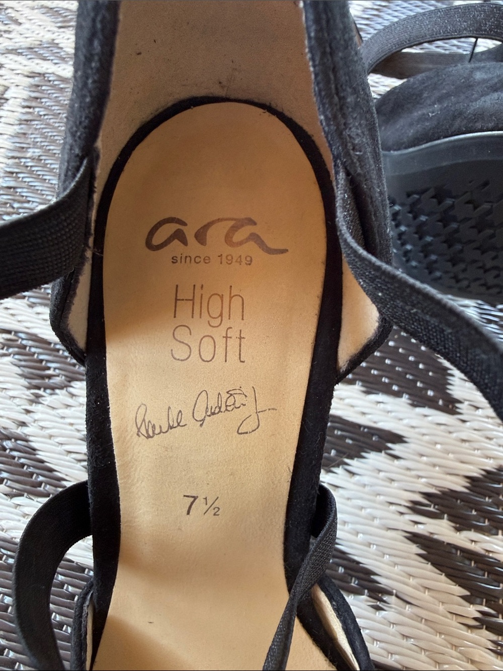 * NWOT*Ara | Felisa High Heels w Criss Cross Straps - Picture 7 of 7